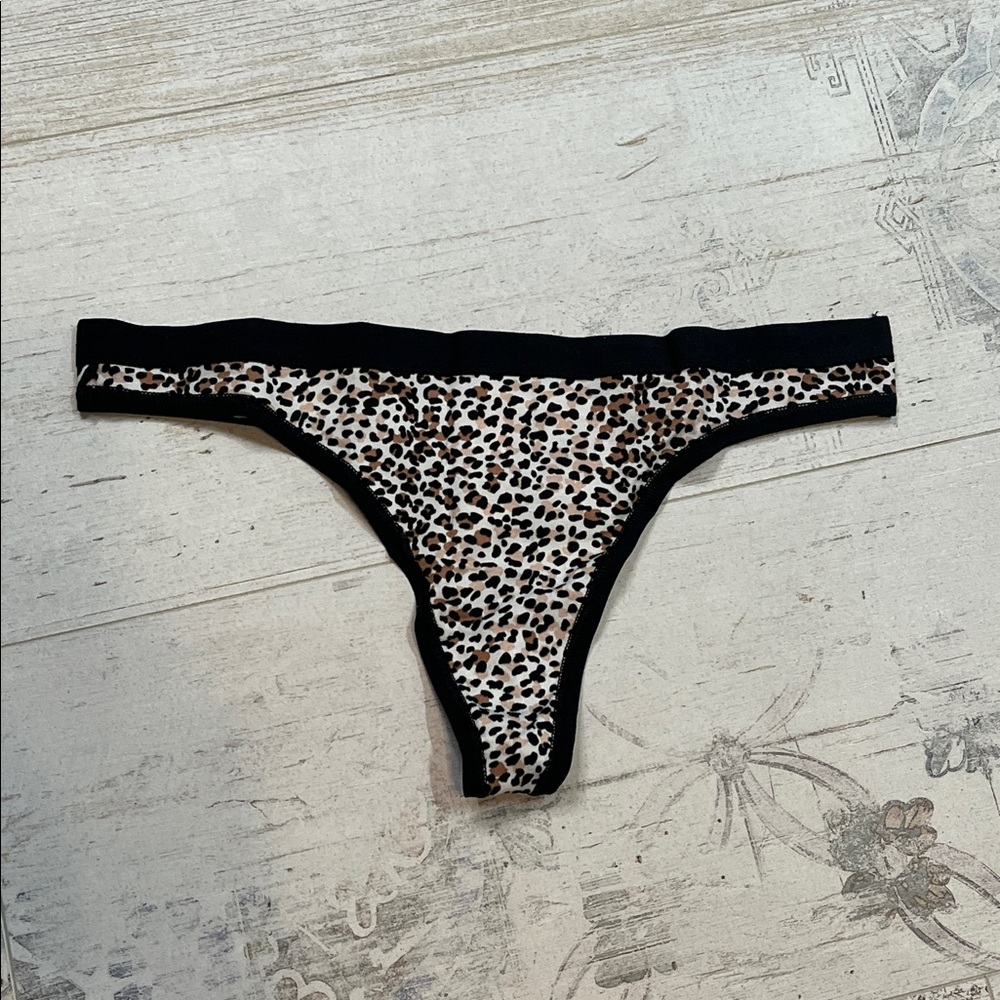 Victoria's Secret Leopard Print Thong Panties Size Small